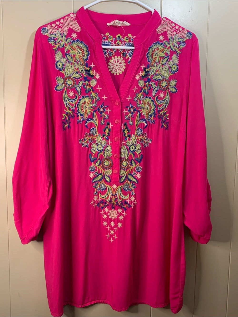 Luna Moon women’s M Embroidered V-Neck Tunic in Hot Pink